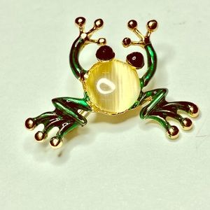 Tree Frog Brooch with Cabochon Belly cat's eye